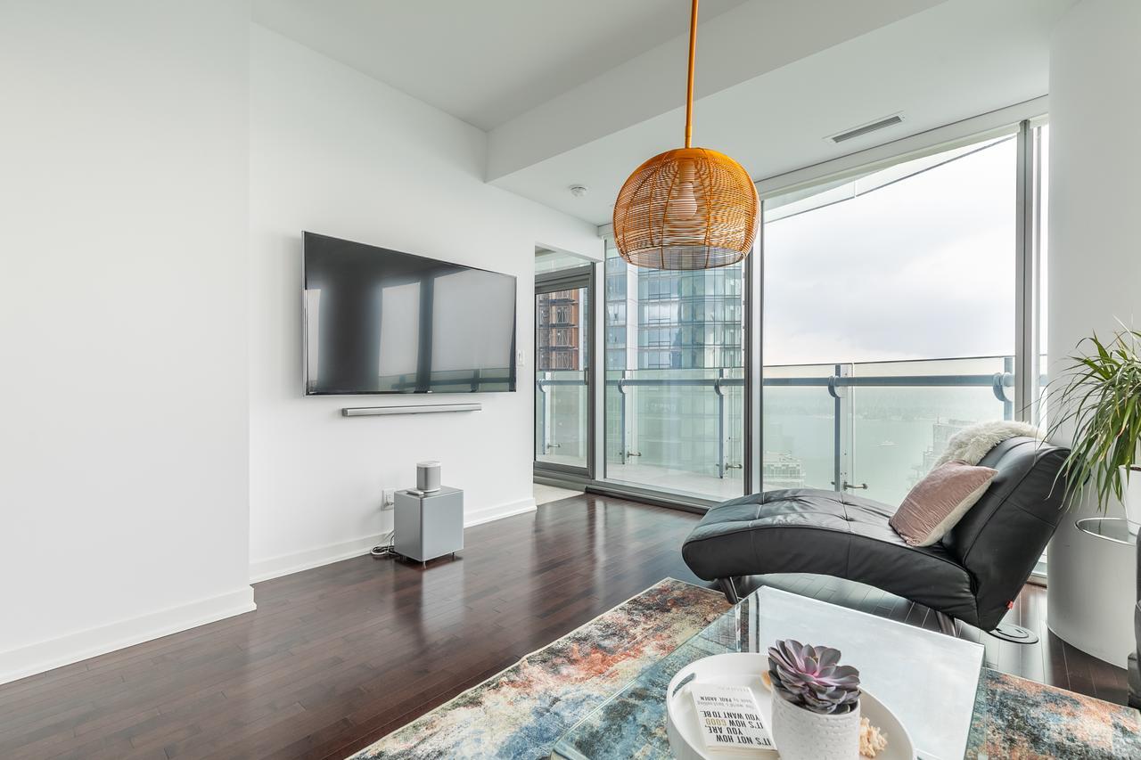 Executive Corner Suite With Panoramic View Toronto Exterior photo