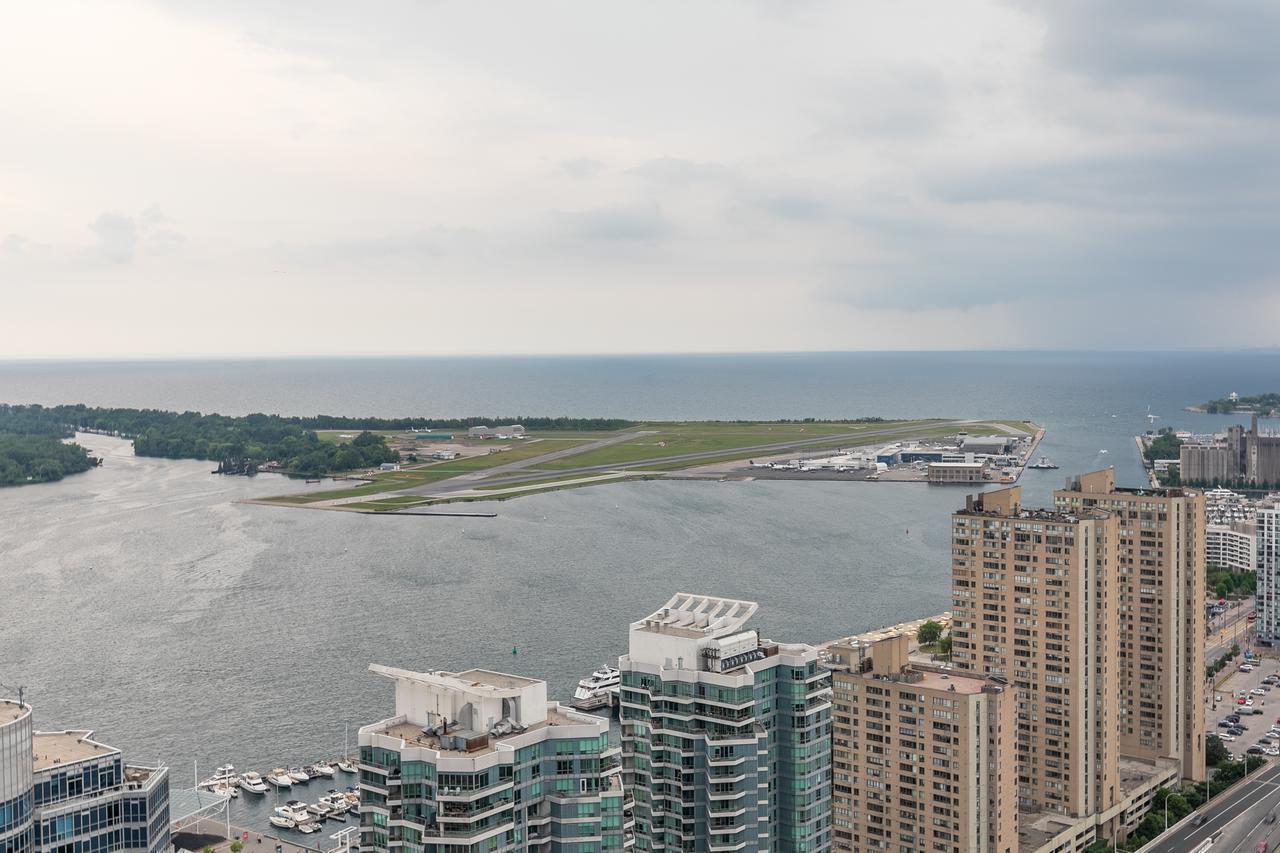 Executive Corner Suite With Panoramic View Toronto Exterior photo